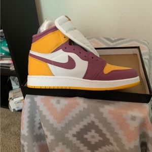 Jordan 1 mids brother hood